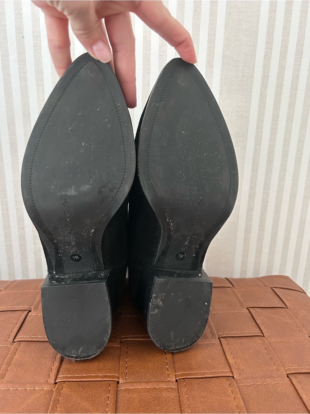Banana Republic Chelsea Pull On Ankle Boots Black Suede Women's Size 7 - Picture 8 of 10